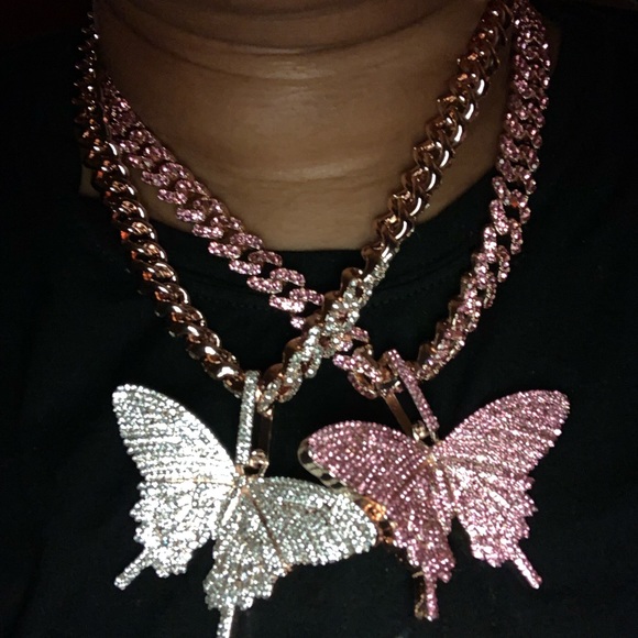 Cuban link Necklace with butterfly pendant - Picture 8 of 9